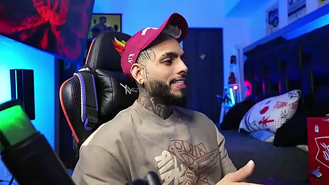 Snapshot of logan_hugh8 chatting on 02.05.26 logan hugh8 online show from 02.05.26