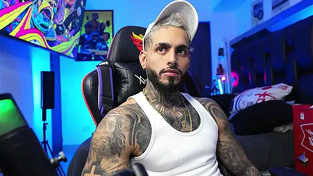 Snapshot of logan_hugh8 chatting on 02.06.26 logan hugh8 online show from 02.06.26