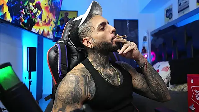 Snapshot of logan_hugh8 chatting on 02.08.26 logan hugh8 online show from 02.08.26