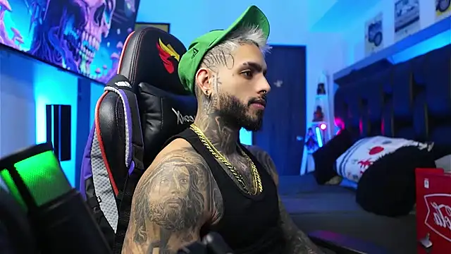 Snapshot of logan_hugh8 chatting on 02.10.26 logan hugh8 online show from 02.10.26