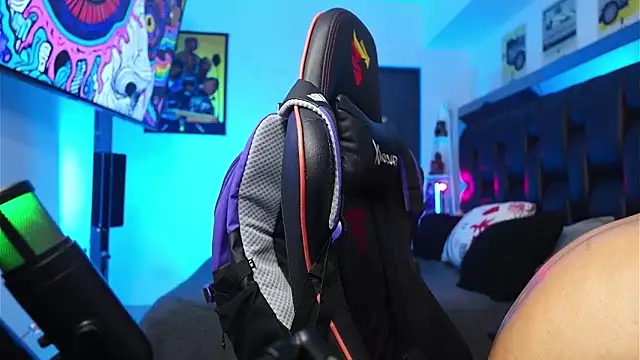 Snapshot of logan_hugh8 chatting on 02.13.26 logan hugh8 online show from 02.13.26