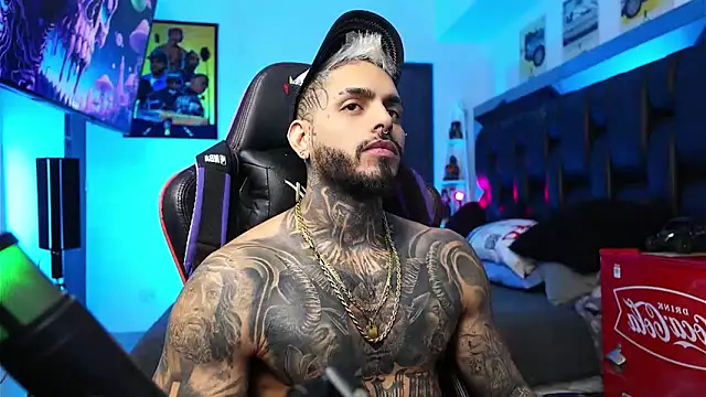 Snapshot of logan_hugh8 chatting on 02.16.26 logan hugh8 online show from 02.16.26