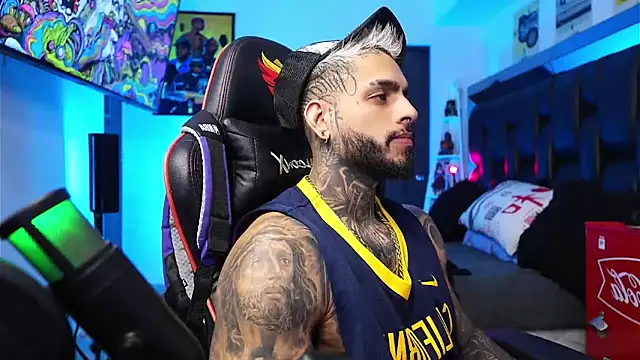 Snapshot of logan_hugh8 chatting on 02.17.26 logan hugh8 online show from 02.17.26