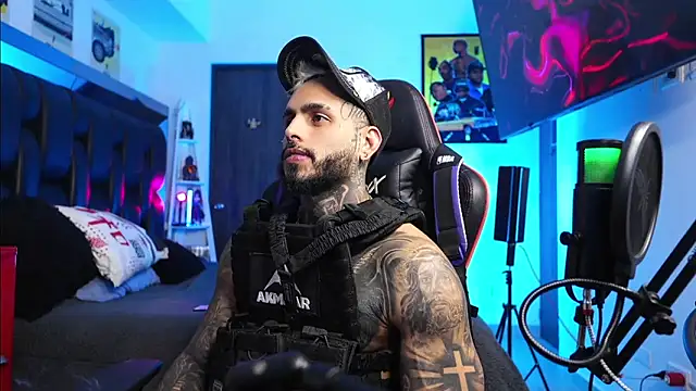 Snapshot of logan_hugh8 chatting on 02.20.26 logan hugh8 online show from 02.20.26