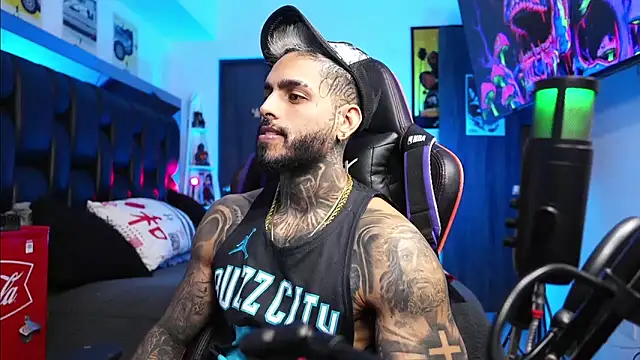 Snapshot of logan_hugh8 chatting on 02.23.26 logan hugh8 online show from 02.23.26