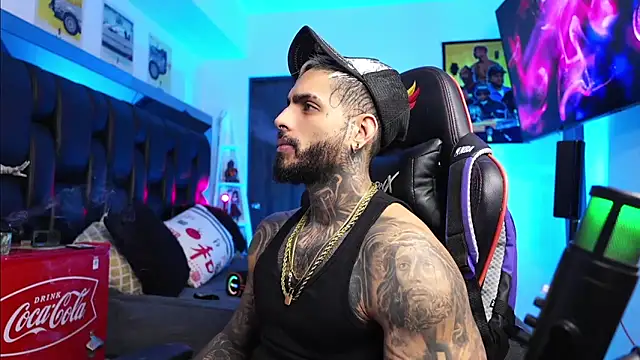 Snapshot of logan_hugh8 chatting on 03.01.26 logan hugh8 online show from 03.01.26