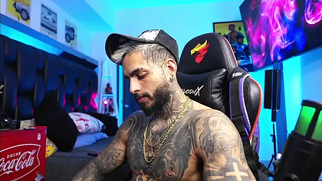 Snapshot of logan_hugh8 chatting on 03.02.26 logan hugh8 online show from 03.02.26