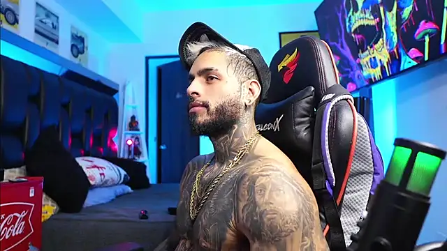 Snapshot of logan_hugh8 chatting on 03.02.26 logan hugh8 online show from 03.02.26