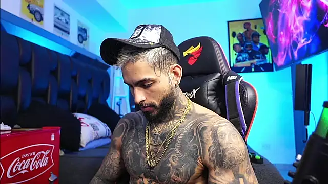 Snapshot of logan_hugh8 chatting on 03.02.26 logan hugh8 online show from 03.02.26