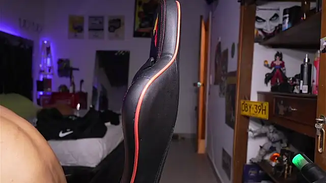 logan hugh8 online show from 04.24.26