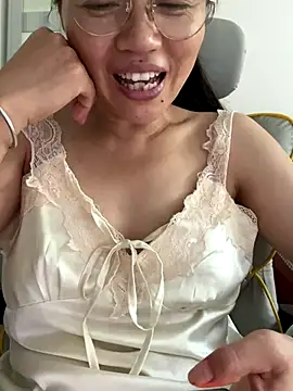 Snapshot of coco-o chatting on 09.19.25 coco-o online show from 09.19.25