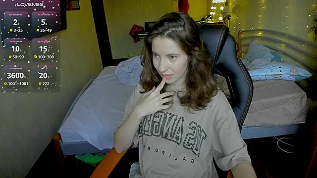 Snapshot of Agata_in_Wonderland chatting on 11.12.25 Agata in Wonderland online show from 11.12.25