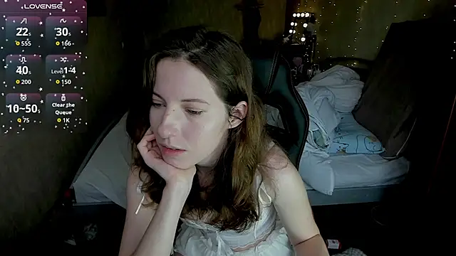 Snapshot of Agata_in_Wonderland chatting on 11.13.25 Agata in Wonderland online show from 11.13.25