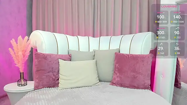 Snapshot of _Sunpuddle chatting on 10.20.25 Sunpuddle online show from 10.20.25