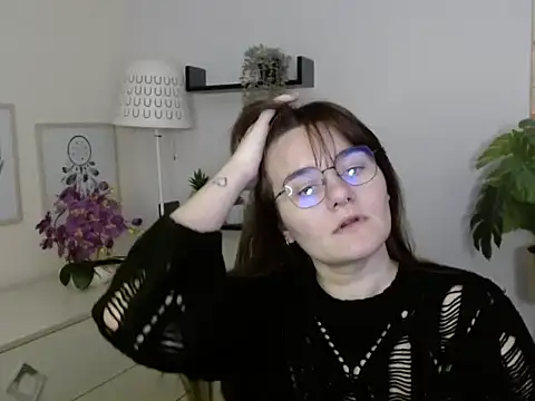 Julie Diamond online show from 12.16.25