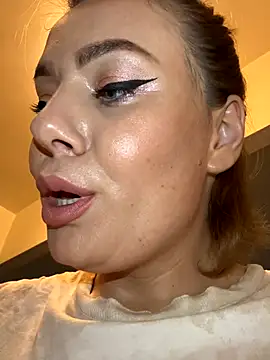 Snapshot of emmasweett11 chatting on 09.23.25 emmasweett11 online show from 09.23.25