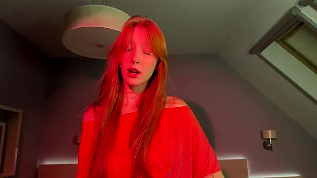 Snapshot of FoxieKiss chatting on 09.21.25 FoxieKiss online show from 09.21.25