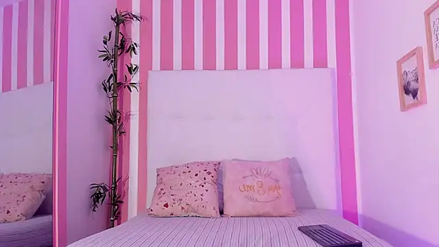 Snapshot of Maddy_Norton chatting on 02.25.26 Maddy Norton online show from 02.25.26