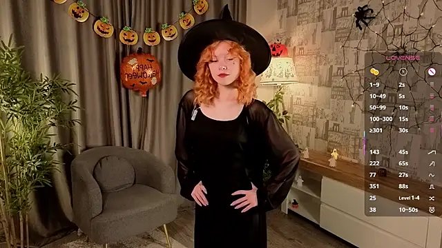 TiannaBorlace online show from 10.31.25