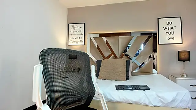 Snapshot of cellestehot chatting on 10.22.25 cellestehot online show from 10.22.25