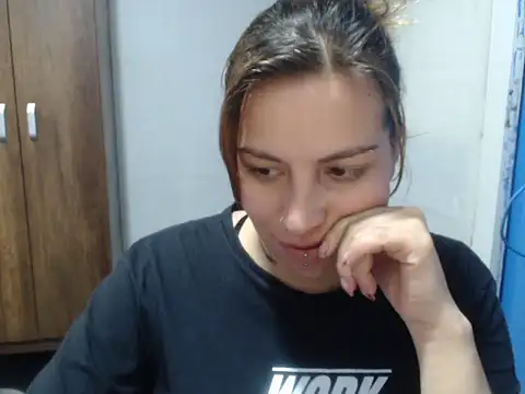 cloequeen15 online show from 11.12.25