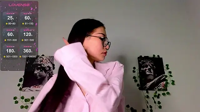 Snapshot of kuro_mimi chatting on 12.15.25 kuro mimi online show from 12.15.25