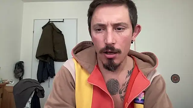 Snapshot of sunZfun chatting on 10.31.25 sunZfun online show from 10.31.25