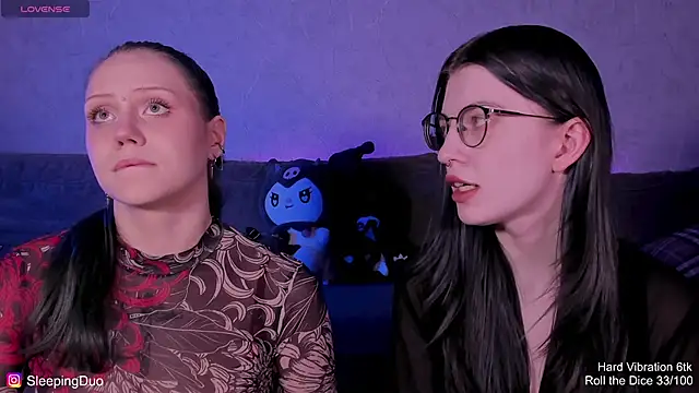Snapshot of Threesomebabes chatting on 05.31.26 Threesomebabes online show from 05.31.26