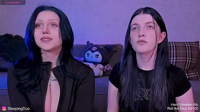 Snapshot of Threesomebabes chatting on 06.11.26 Threesomebabes online show from 06.11.26