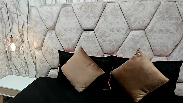 EXOTIC EBONY  online show from 10.10.25