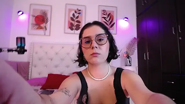 Snapshot of barbyehot chatting on 10.23.25 barbyehot online show from 10.23.25