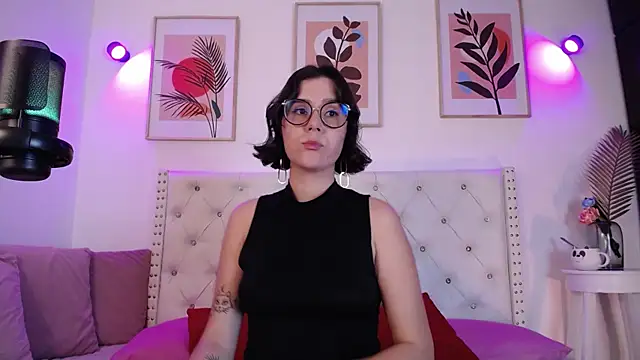 Snapshot of barbyehot chatting on 11.06.25 barbyehot online show from 11.06.25