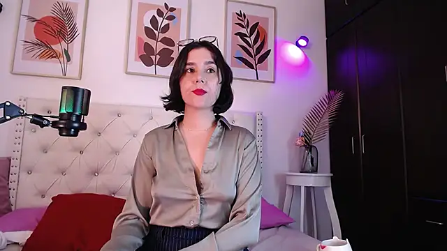 Snapshot of barbyehot chatting on 11.19.25 barbyehot online show from 11.19.25