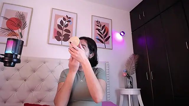 Snapshot of barbyehot chatting on 11.23.25 barbyehot online show from 11.23.25