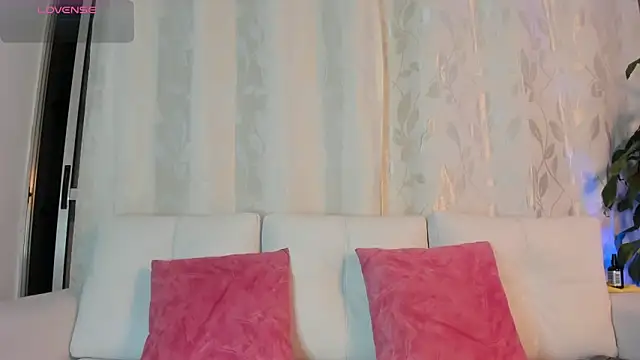 Snapshot of Noami_Rose chatting on 02.08.26 Noami Rose online show from 02.08.26