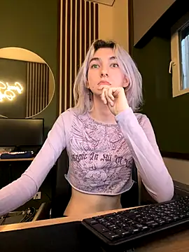 MiaInAir online show from 11.20.25