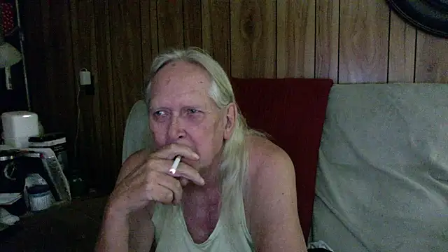 Snapshot of OldLadySara chatting on 07.14.26 OldLadySara online show from 07.14.26