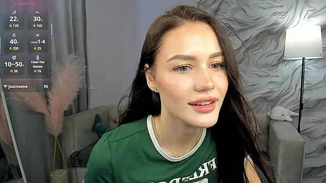 Aria Mila online show from 09.09.25