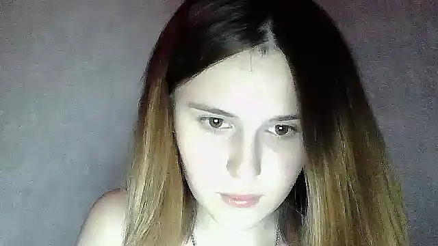 SweetLoraa online show from 10.19.25