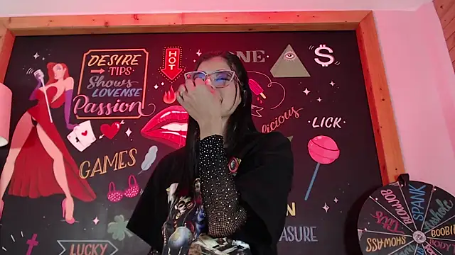 Lola Pierce online show from 11.11.25