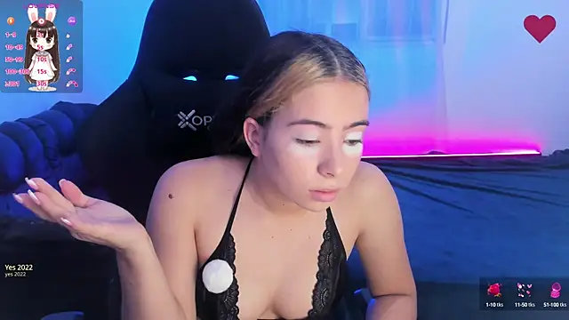 Snapshot of Aishelyng chatting on 09.26.25 Aishelyng online show from 09.26.25