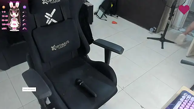 Snapshot of Aishelyng chatting on 02.04.26 Aishelyng online show from 02.04.26