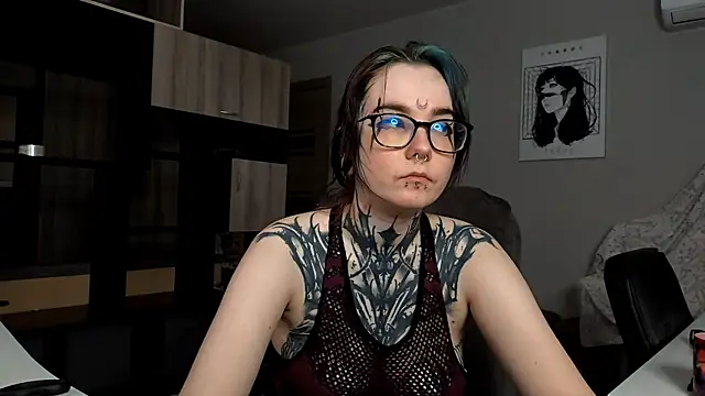 HighelikeGirl online show from 10.30.25