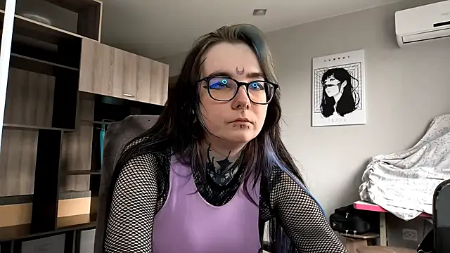 HighelikeGirl online show from 11.05.25