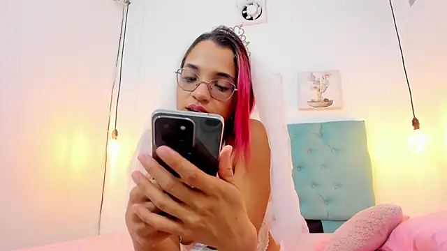 Snapshot of cris_dulce chatting on 10.21.25 cris dulce online show from 10.21.25