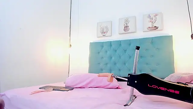 Snapshot of cris_dulce chatting on 10.25.25 cris dulce online show from 10.25.25