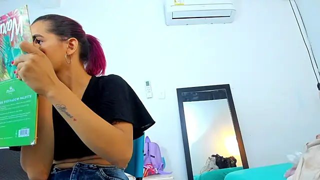 Snapshot of cris_dulce chatting on 12.16.25 cris dulce online show from 12.16.25