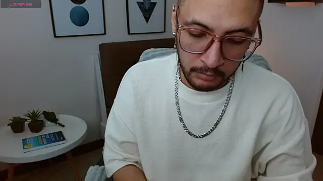 Snapshot of __Damian___ chatting on 09.12.25 Damian online show from 09.12.25