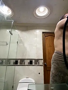 Snapshot of __Damian___ chatting on 10.04.25 Damian online show from 10.04.25