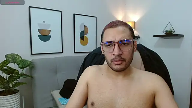 Snapshot of __Damian___ chatting on 10.12.25 Damian online show from 10.12.25